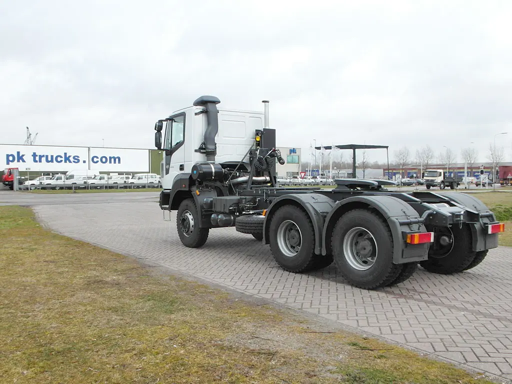 Astra HD9 64.42T 6x4 Tractor Head