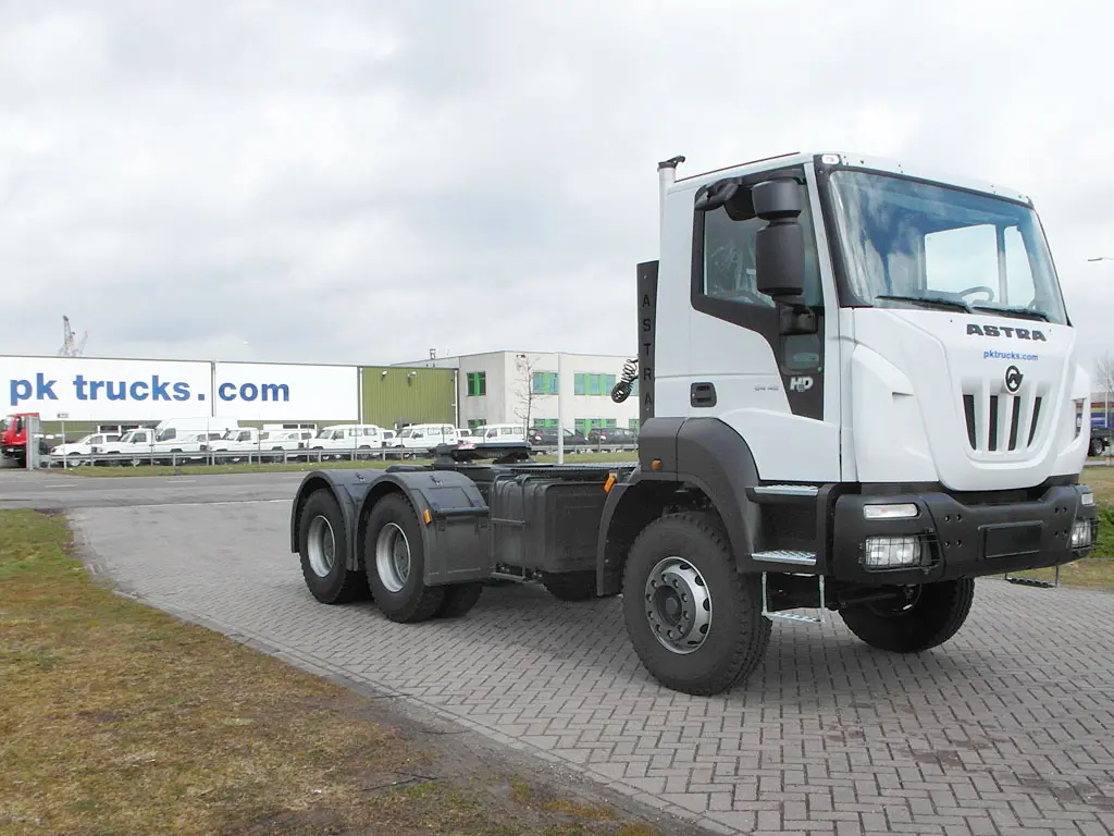 Astra HD9 64.42T 6x4 Tractor Head 4