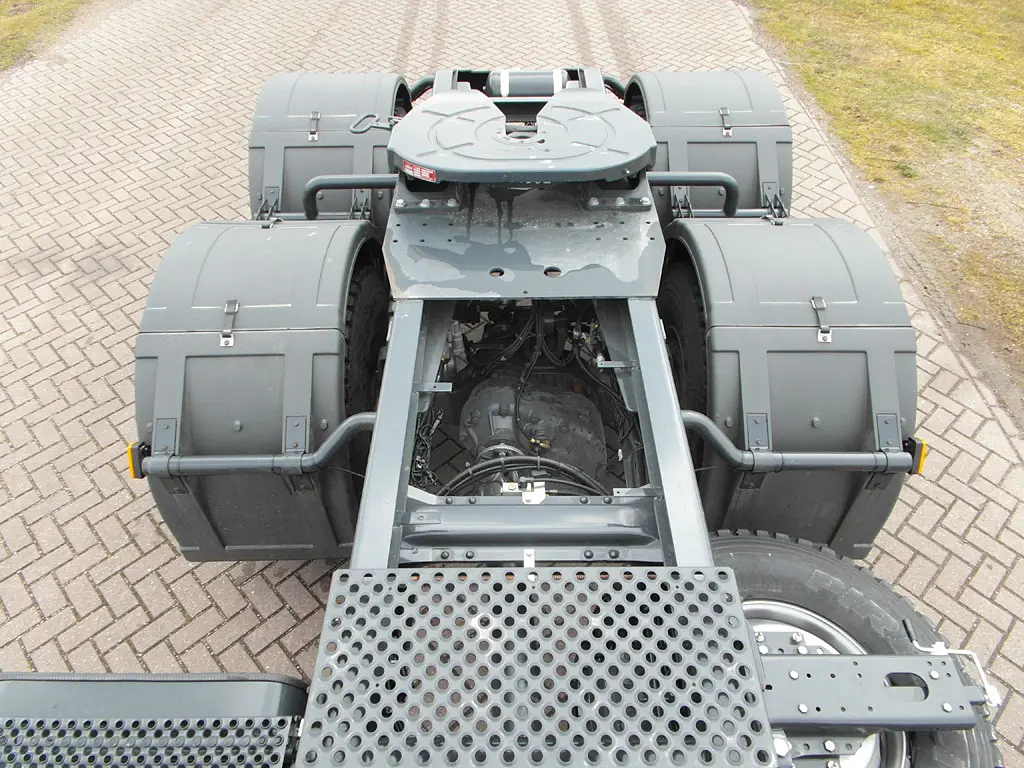 Astra HD9 64.42T 6x4 Tractor Head 8