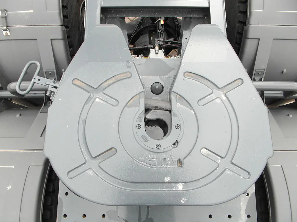 Astra HD9 64.42T 6x4 Tractor Head 9