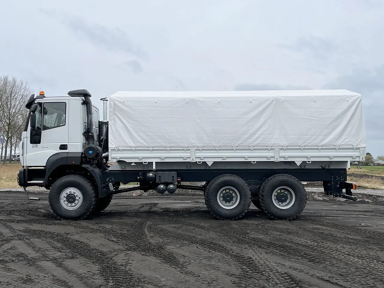 Astra HD9 66.38 6x6 Chassis Cabin 16