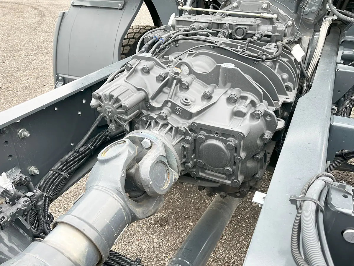 Astra HD9 66.38 6x6 Chassis Cabin 11