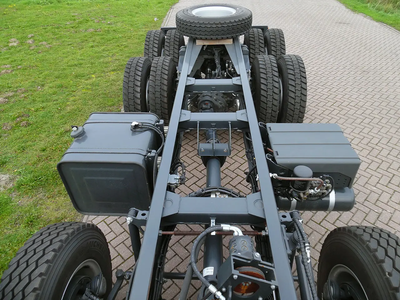 Astra HD9 84.48 Allison-Kessler Chassis Cabin 8x4 7