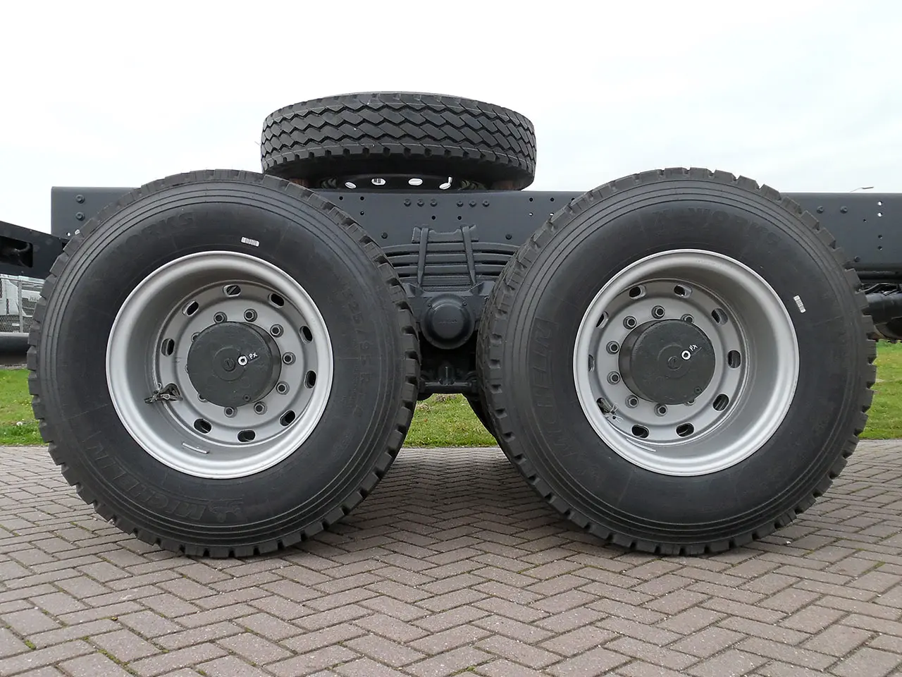 Astra HD9 84.48 Allison-Kessler 8x4 Chassis Cabin 13