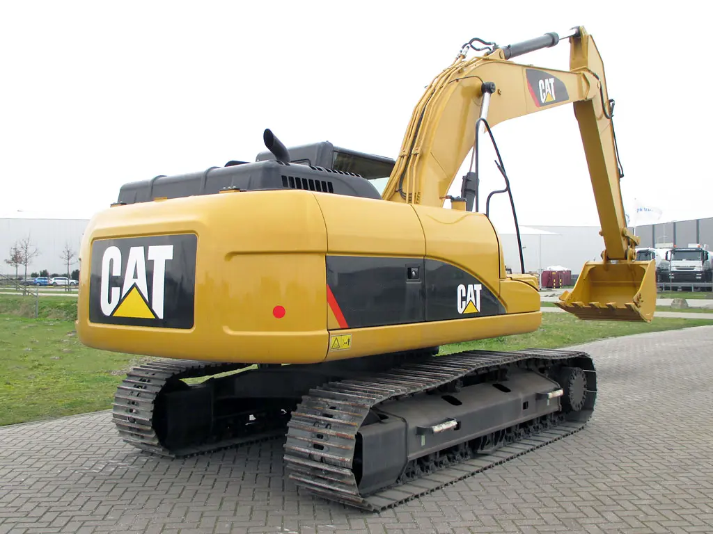 Caterpillar 323D3 Track Excavator 6