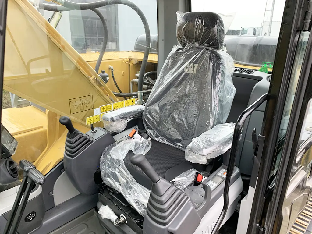 Caterpillar 323D3 Track Excavator 7