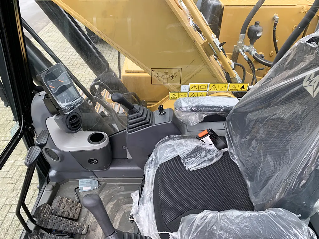 Caterpillar 323D3 Machine de terrassement Track 8