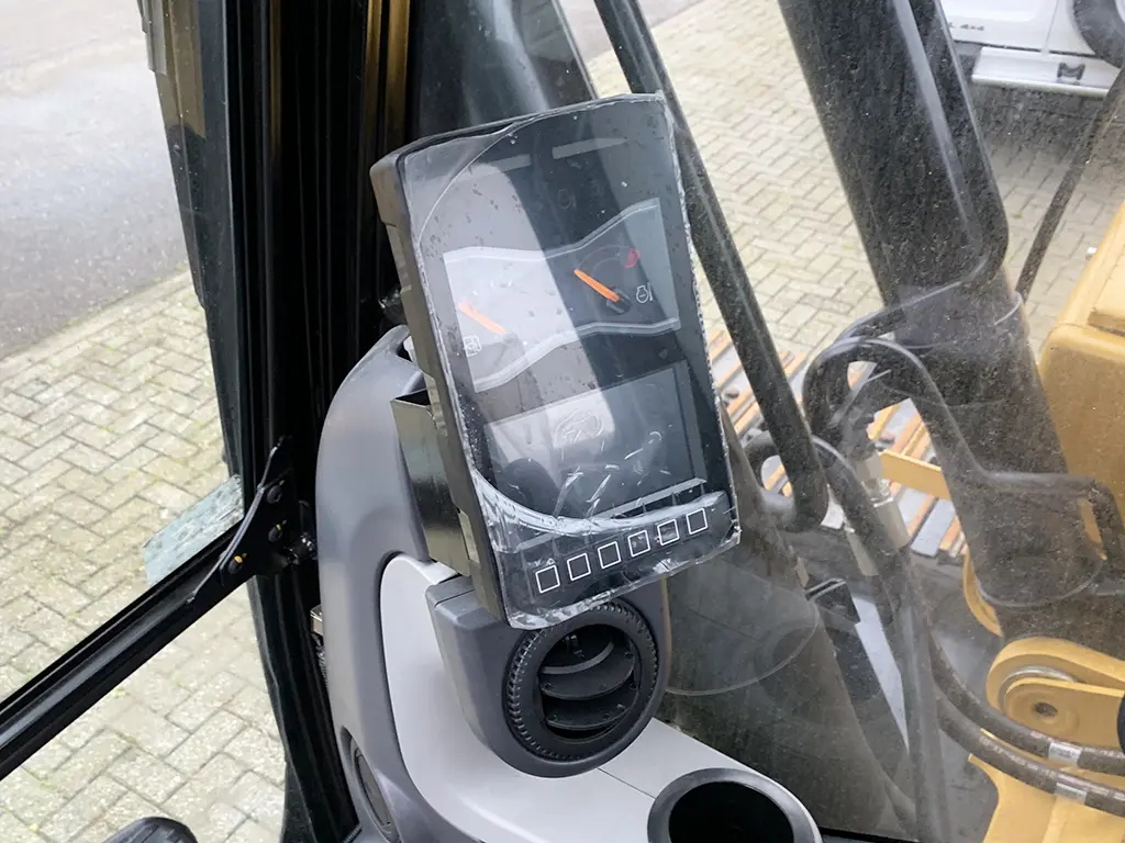 Caterpillar 323D3 Track Excavator 9