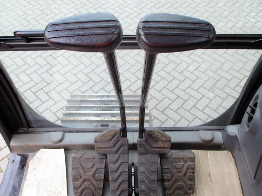 Caterpillar 323D3 Track Excavator 10