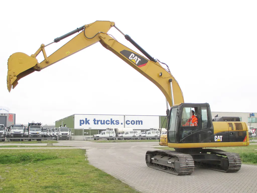 Caterpillar 323D3 Track Excavator 11