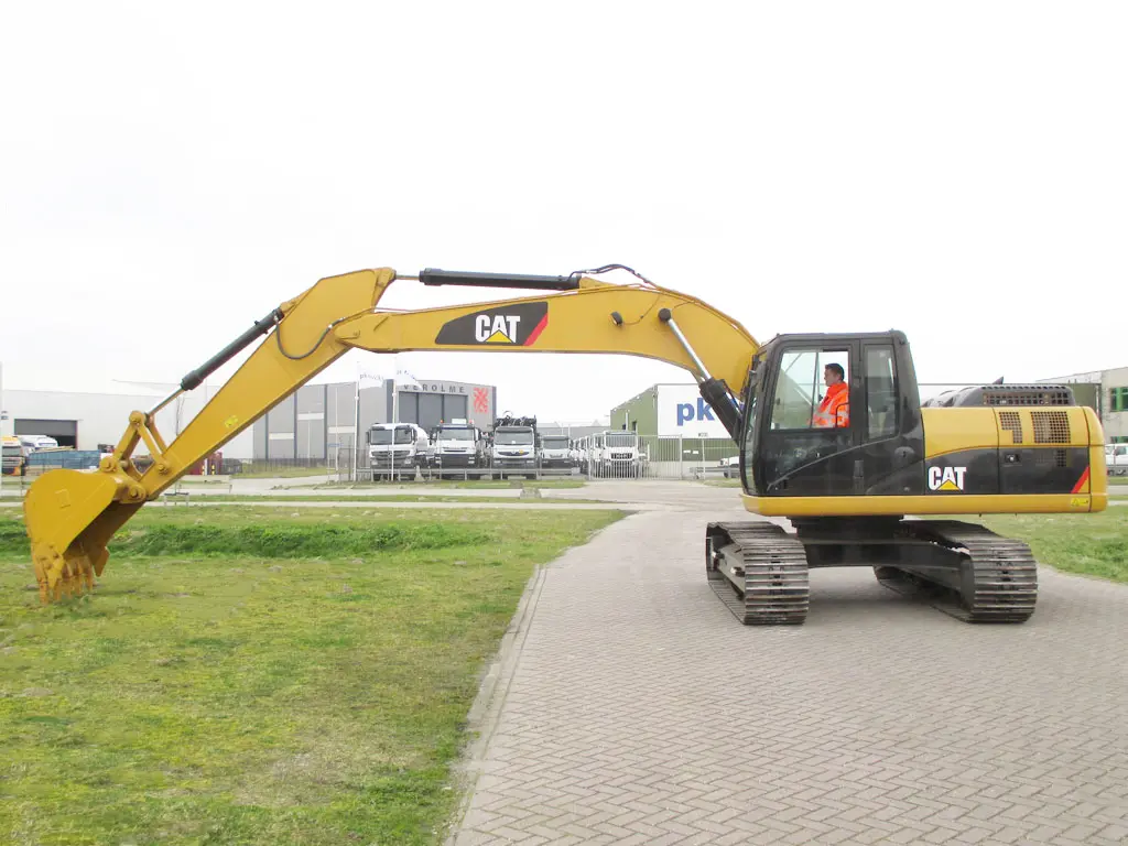 Caterpillar 323D3 Machine de terrassement Track 12