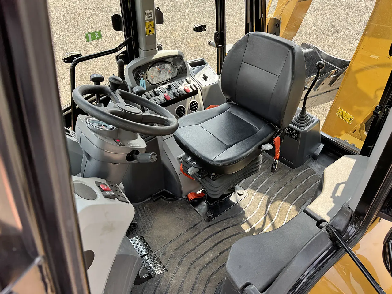 Caterpillar 424 Backhoe Loader 4x4 3