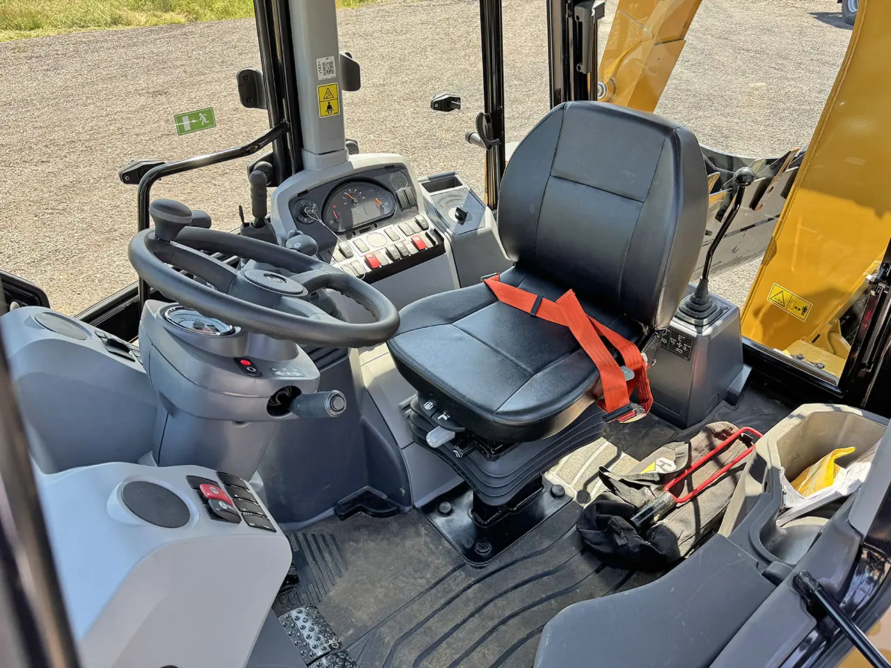 Caterpillar 424 Backhoe Loader 4x4 3