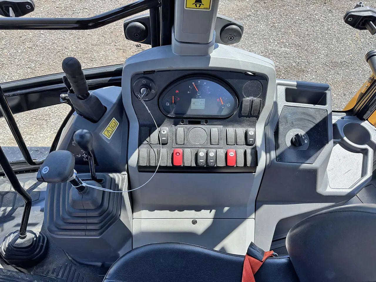 Caterpillar 424 4x4 Backhoe Loader 10