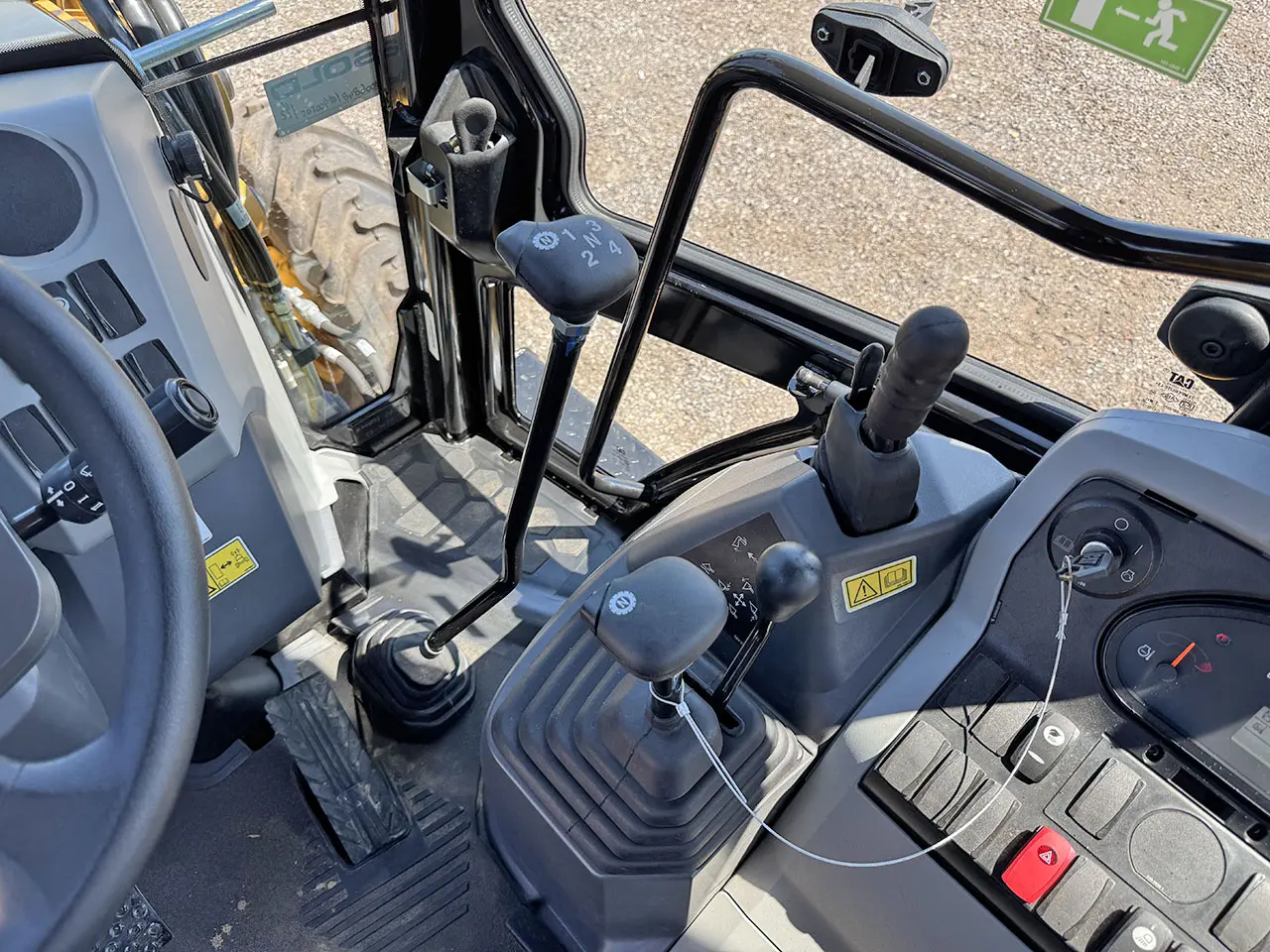 Caterpillar 424 Backhoe Loader 4x4 11