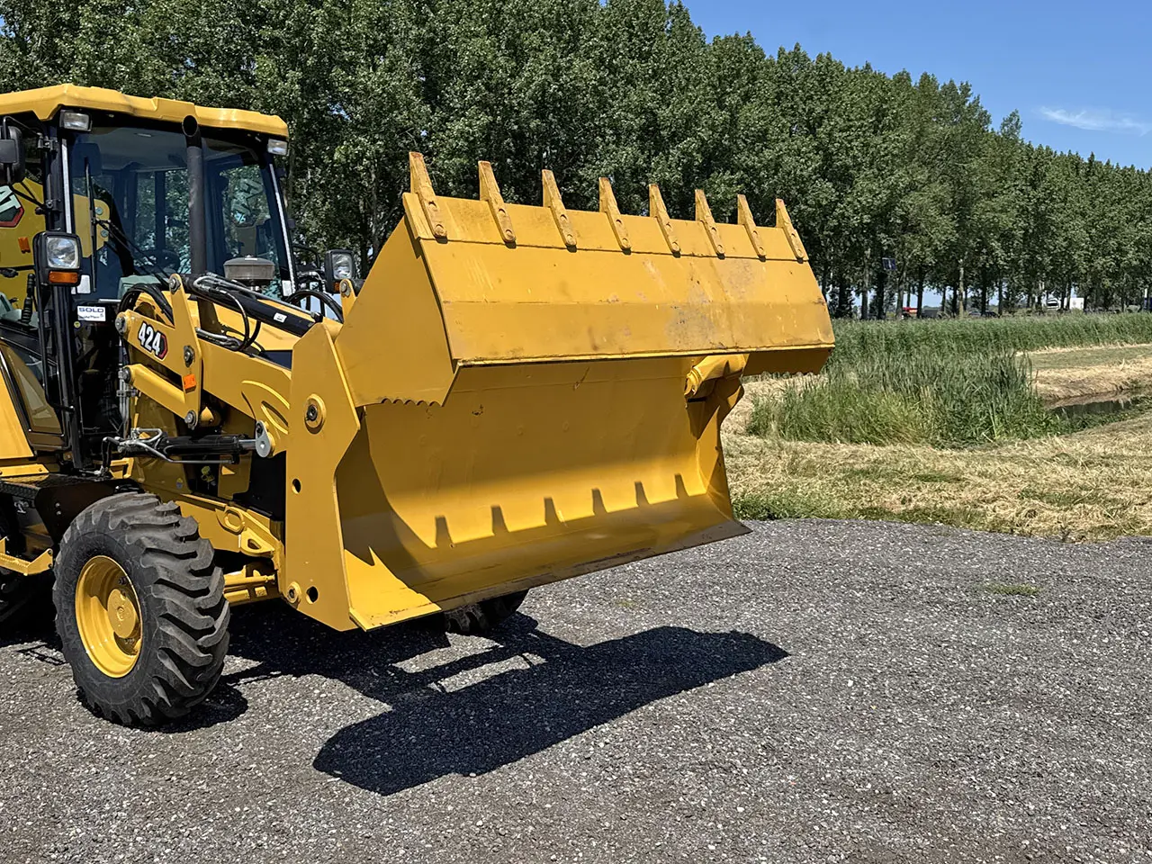 Caterpillar 424 Backhoe Loader 4x4 18
