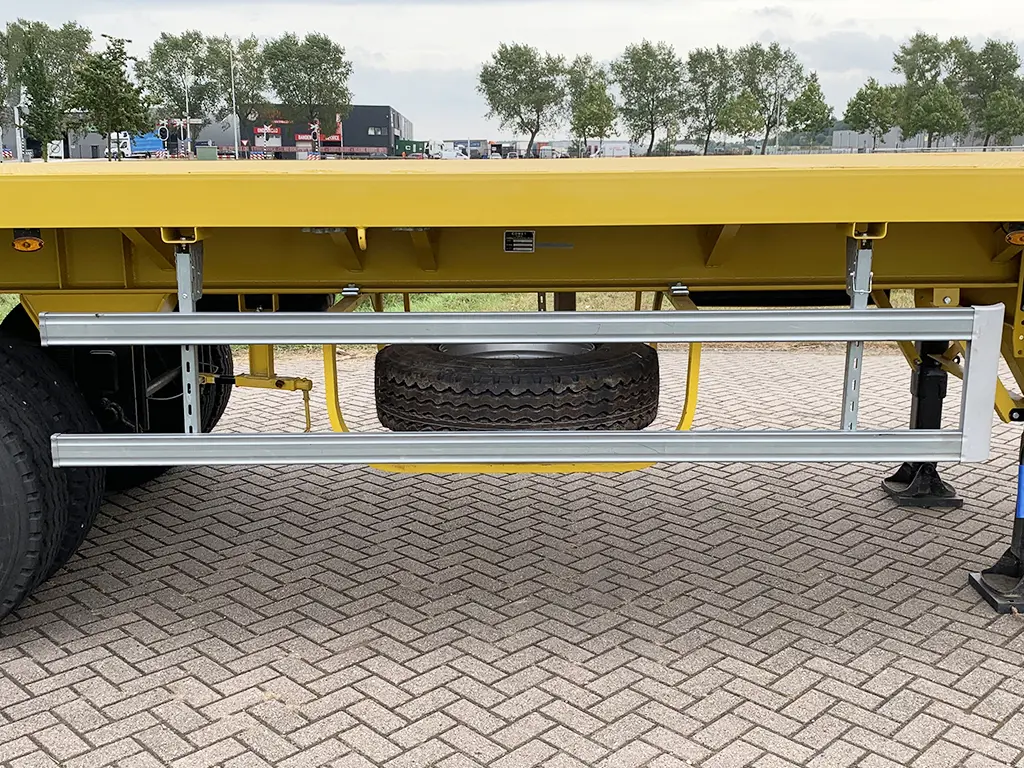 Comet FT-SRP 13.02 Flatbed Trailer with Twistlock 3-Axle 9