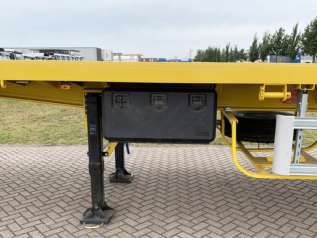 Comet FT-SRP 13.02 Flatbed Trailer with Twistlock 3-Axle 10