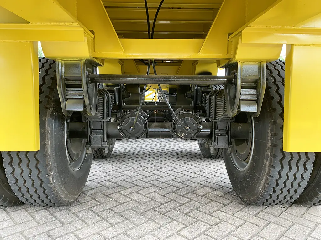 Comet FT-SRP 13.02 Flatbed Trailer with Twistlock 3-Axle 12