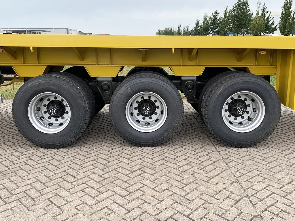 Comet FT-SRP 13.02 Flatbed Trailer with Twistlock 3-Axle 13