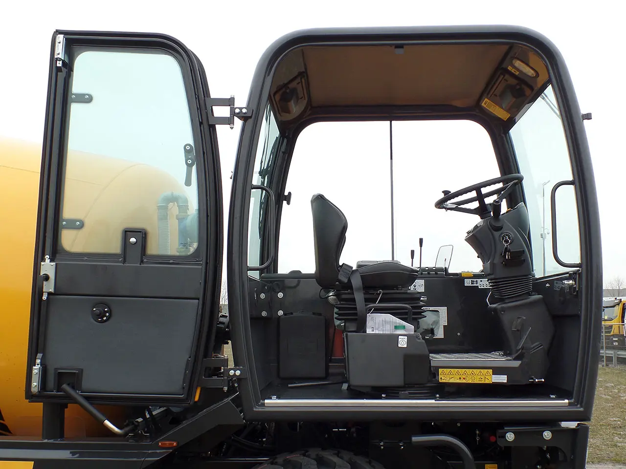 Dieci F7000 4x4 Self Loading Concrete Mixer 8