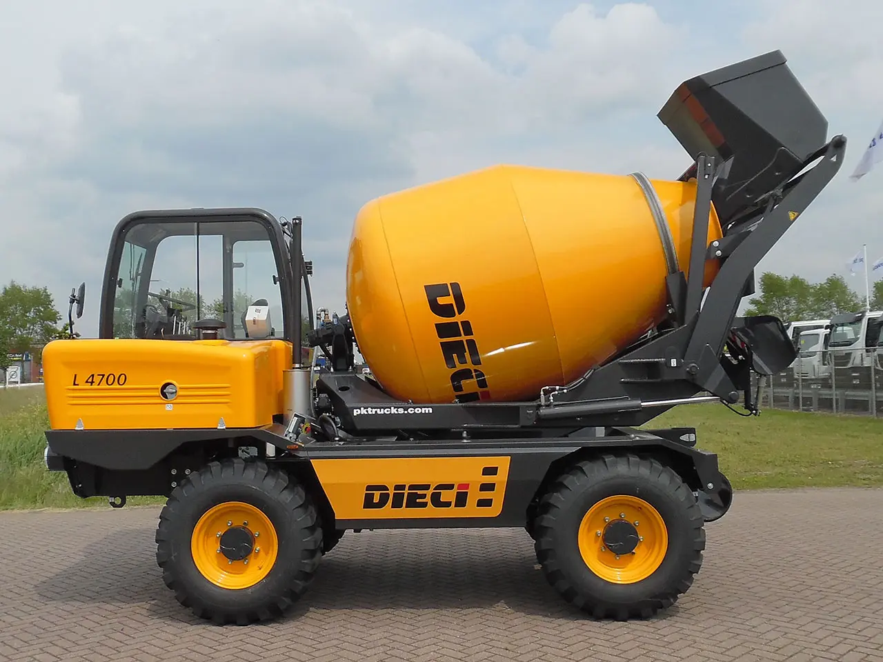 Dieci L-4700 4x4 Self Loading Concrete Mixer