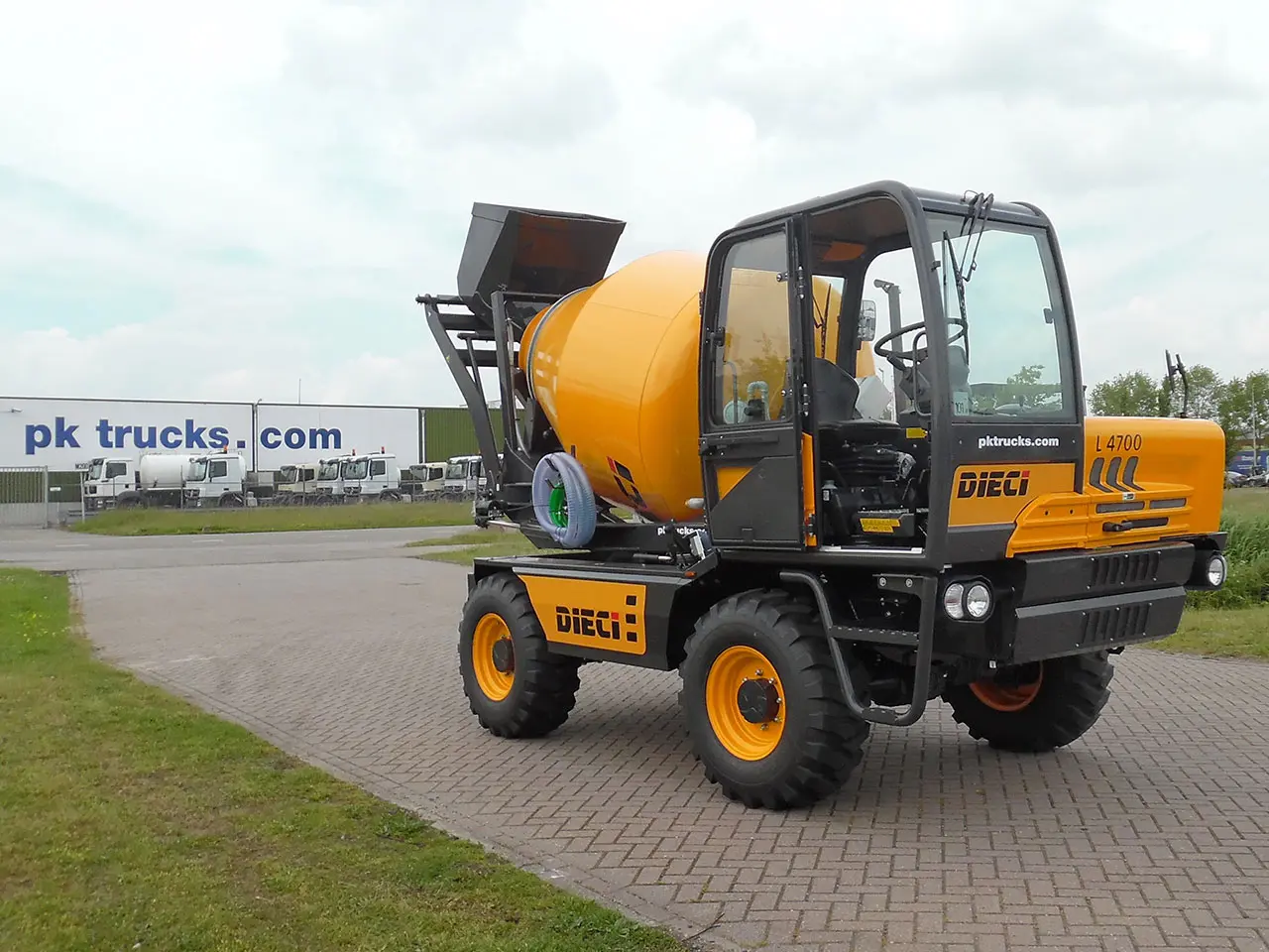 Dieci L-4700 4x4 Self Loading Concrete Mixer 4