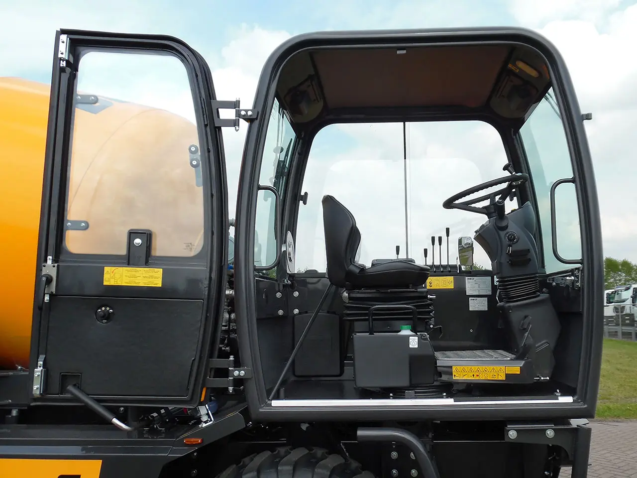 Dieci L-4700 4x4 Self Loading Concrete Mixer 8