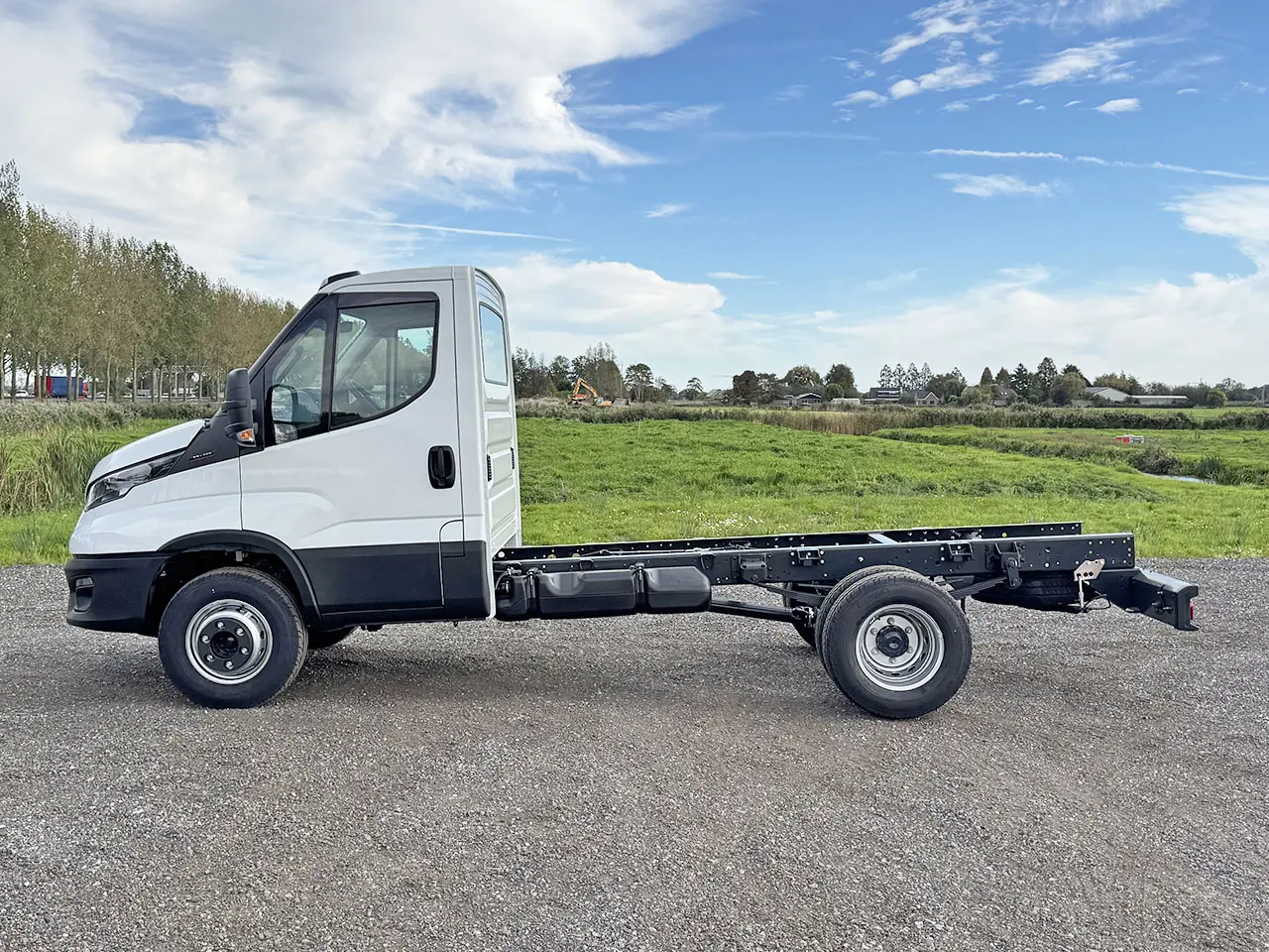 Iveco 70C15-3450 4x2 Chassis Cabin 7