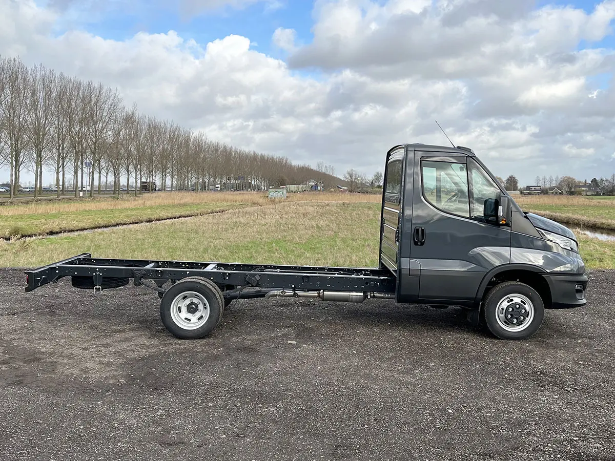 Iveco Daily 35C16-3750 4x2 Chassis Cabin 5