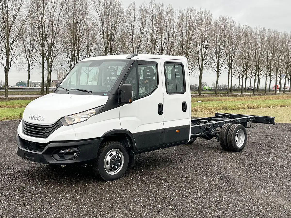 Iveco Daily 35C16D-4100 4x2 Chassis Cabin