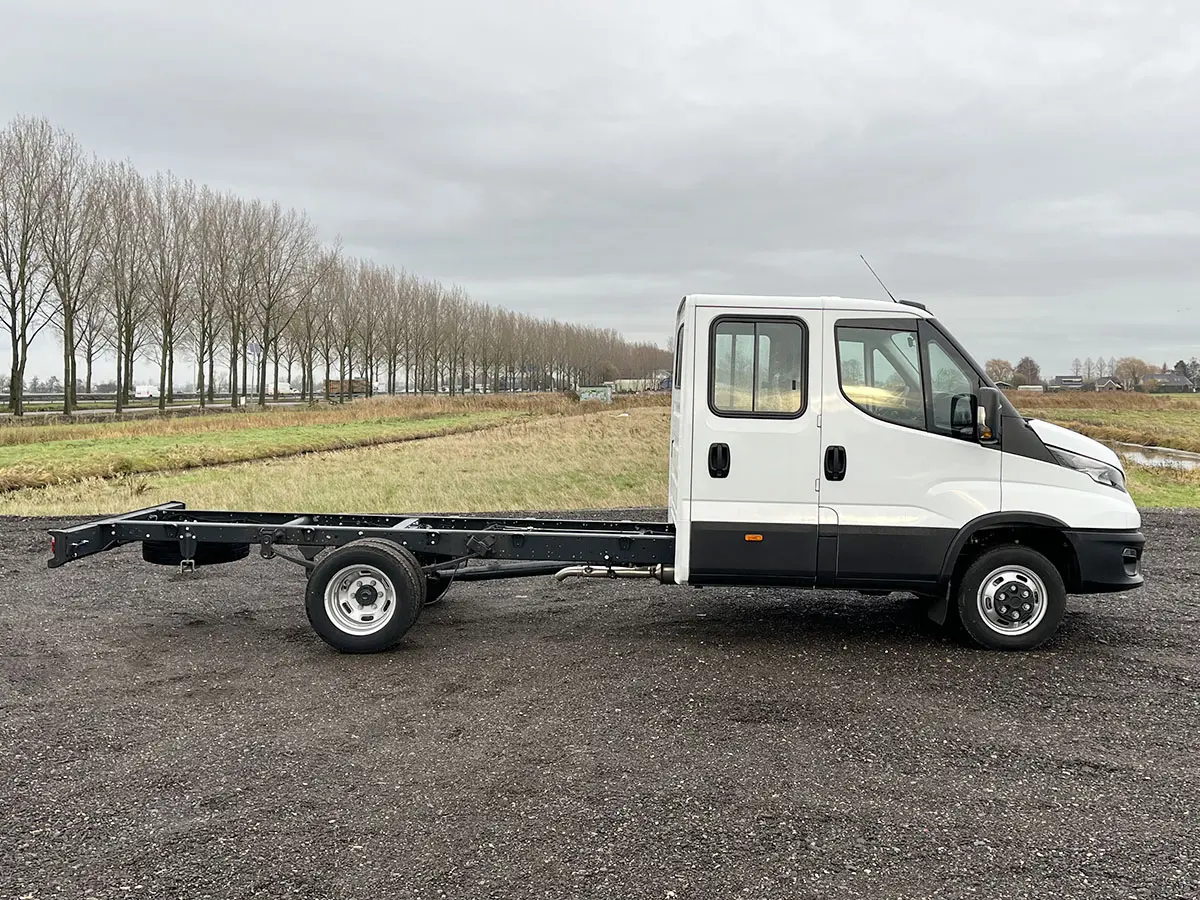 Iveco Daily 35C16D-4100 4x2 Chassis Cabin 5