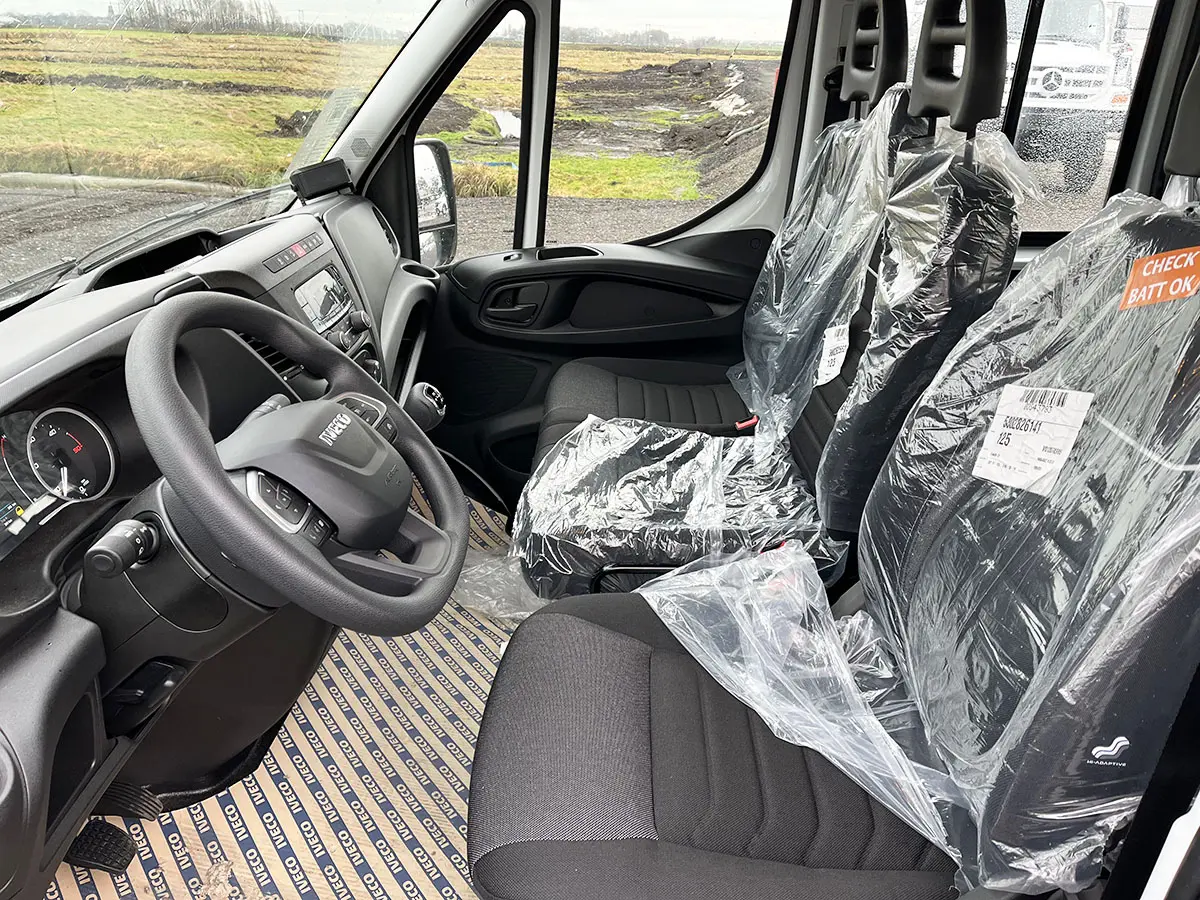 Iveco Daily 35C16D-4100 4x2 Chassis Cabin 7