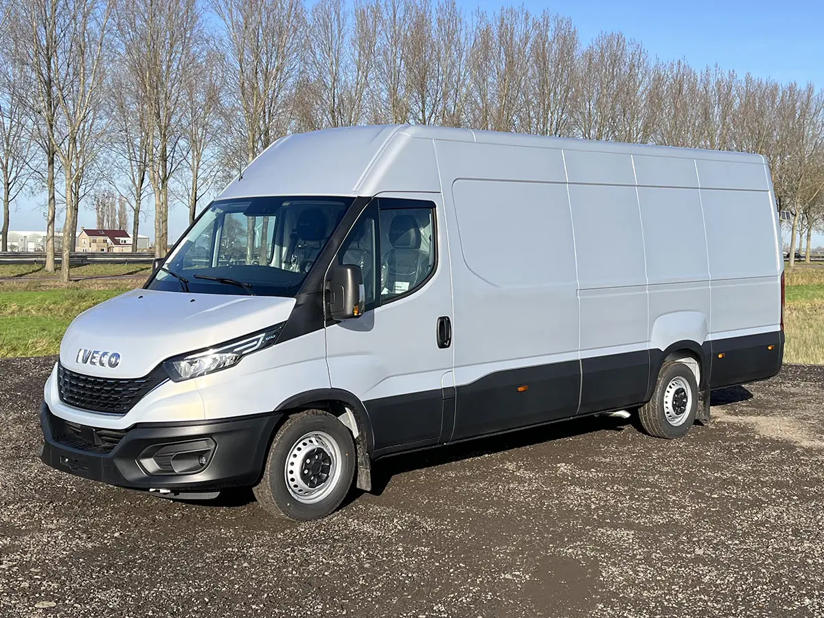 Iveco Daily 35S16A8V 4x2 Closed Van 1