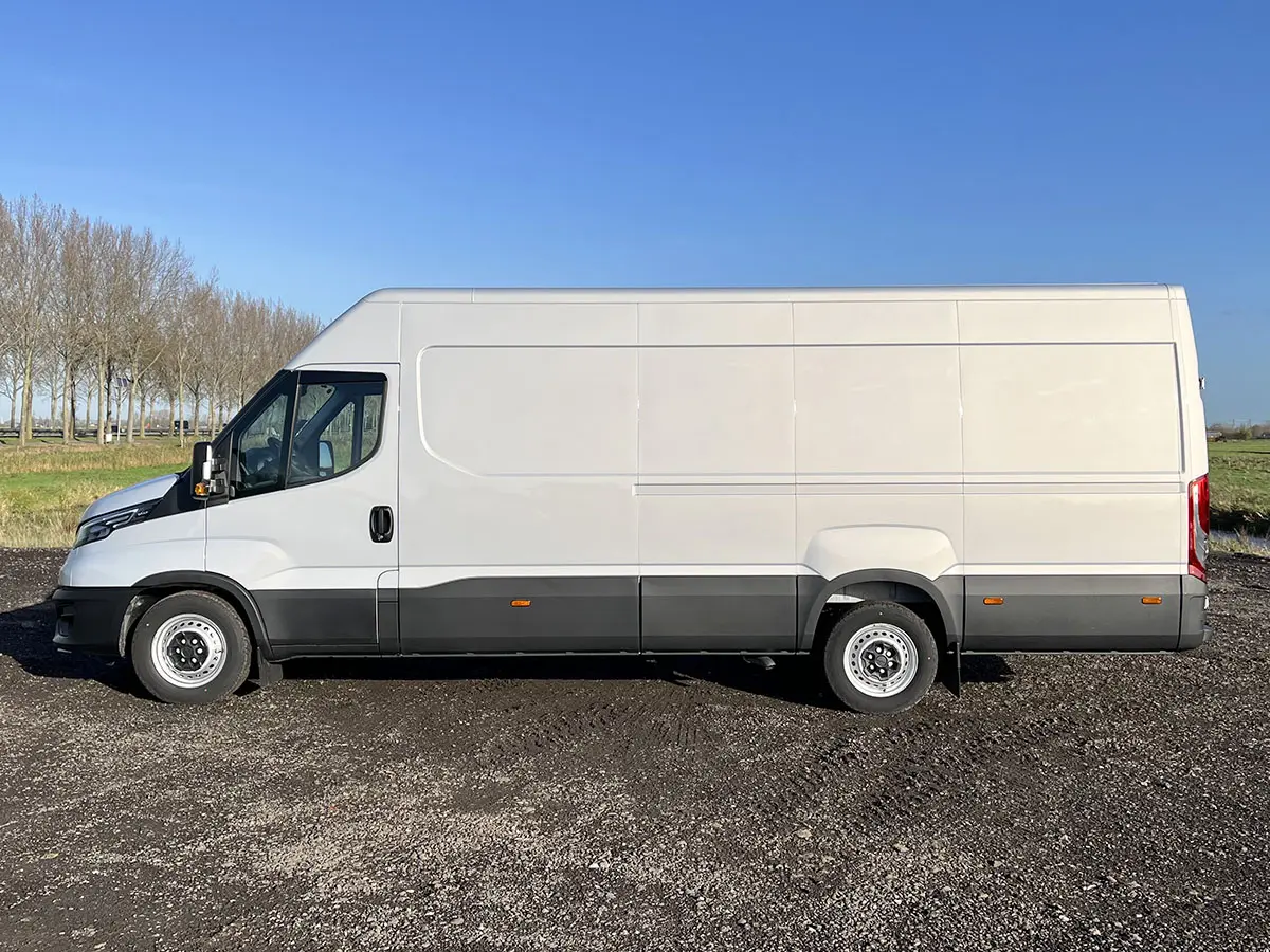 Iveco Daily 35S16A8V 4x2 Closed Van 2