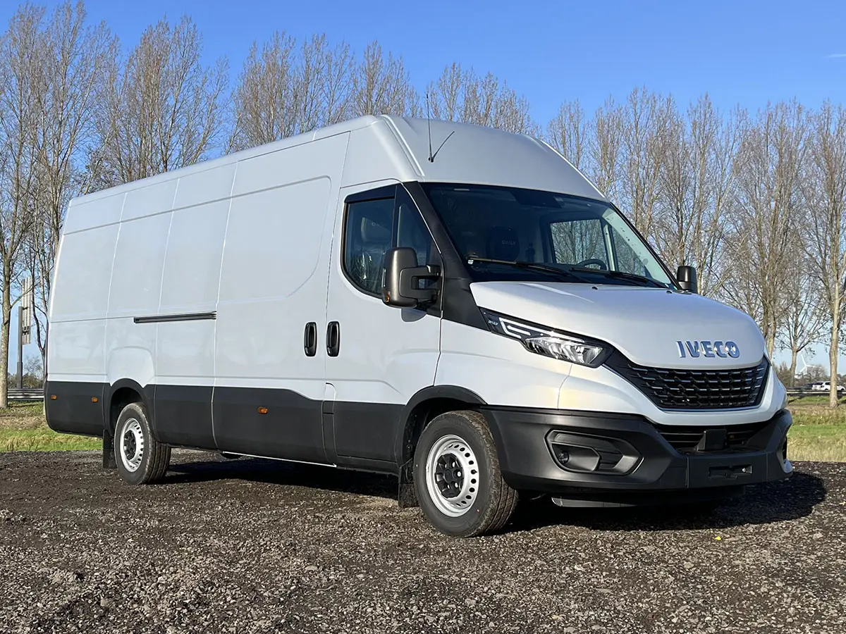 Iveco Daily 35S16A8V 4x2 Closed Van 4