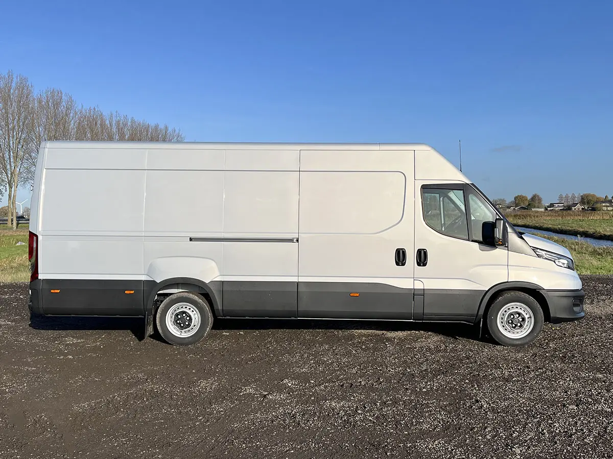 Iveco Daily 35S16A8V 4x2 Closed Van 5