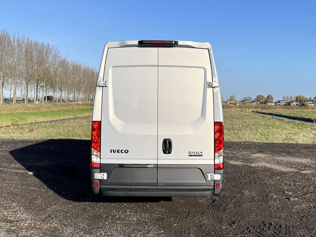 Iveco Daily 35S16A8V 4x2 Closed Van 10