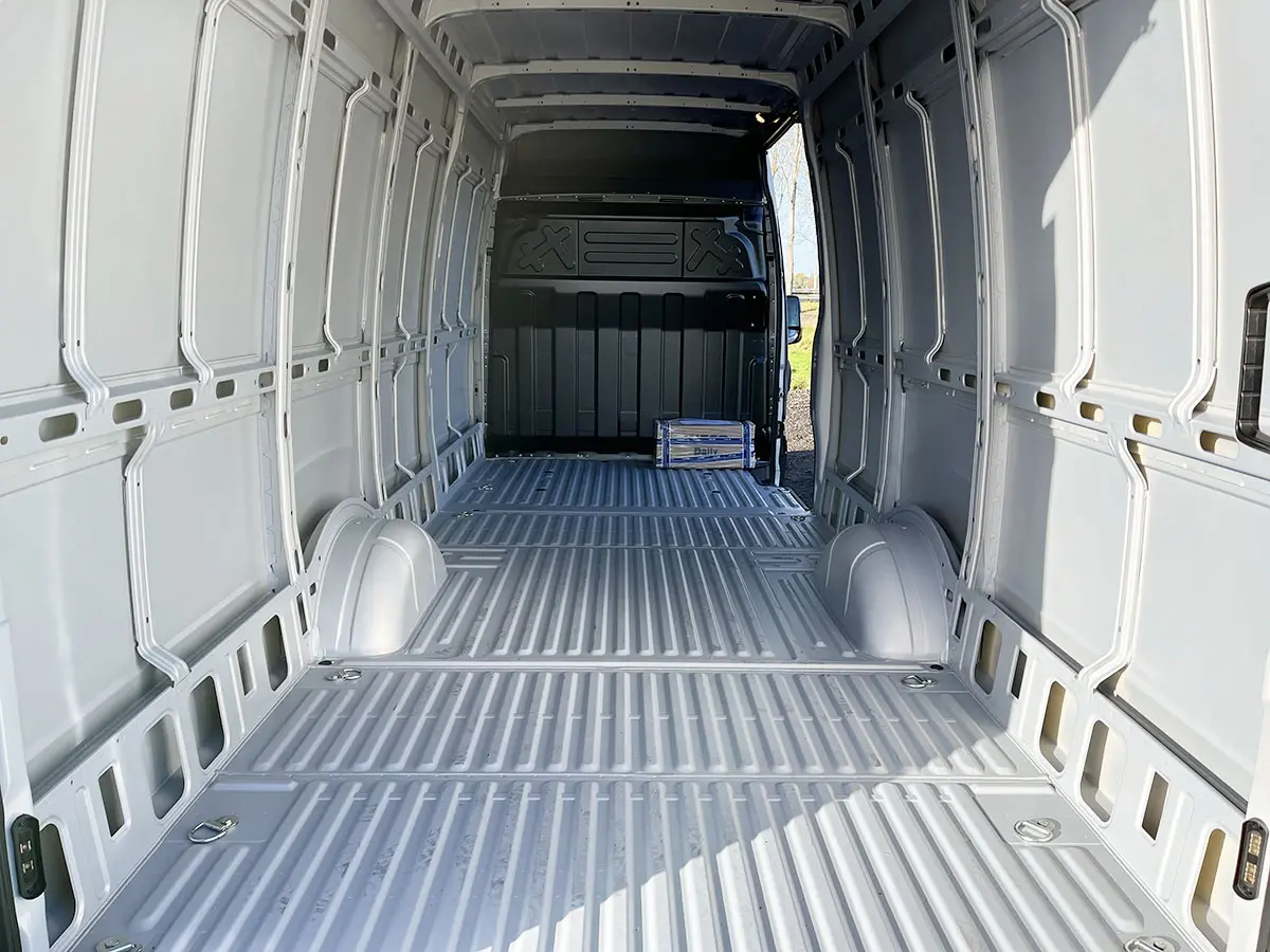 Iveco Daily 35S16A8V 4x2 Closed Van 12