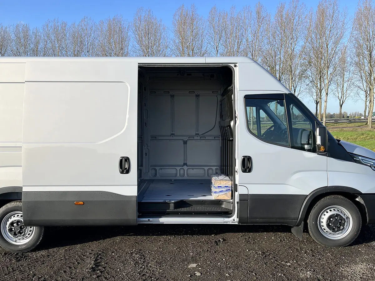 Iveco Daily 35S16A8V 4x2 Closed Van 13