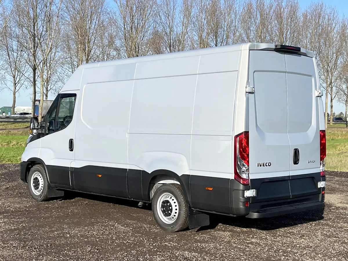 Iveco Daily 35S16V 4x2 Closed Van 3