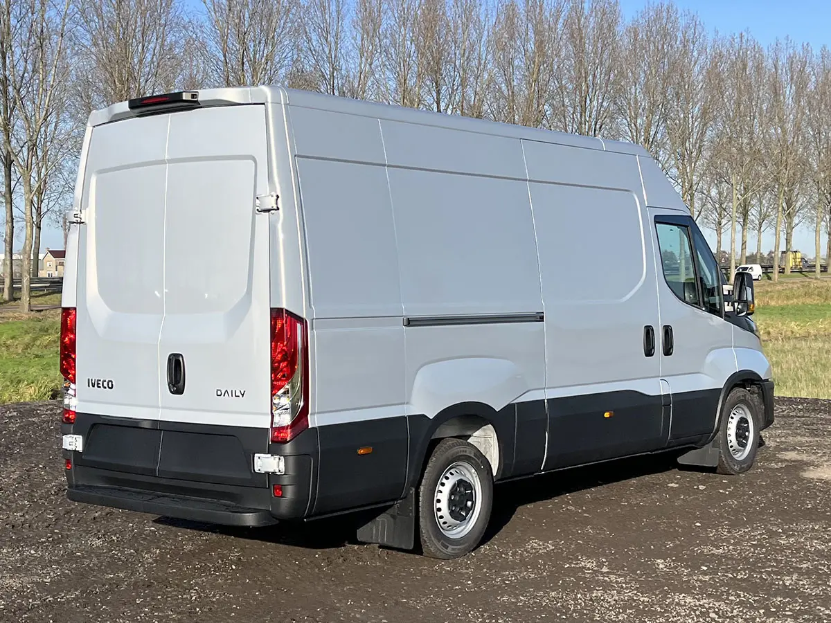 Iveco Daily 35S16V 4x2 Closed Van 6