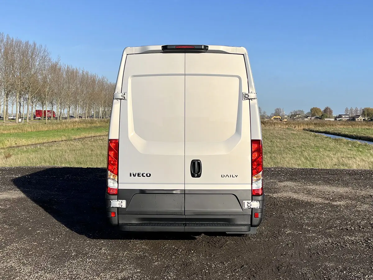 Iveco Daily 35S16V 4x2 Closed Van 10
