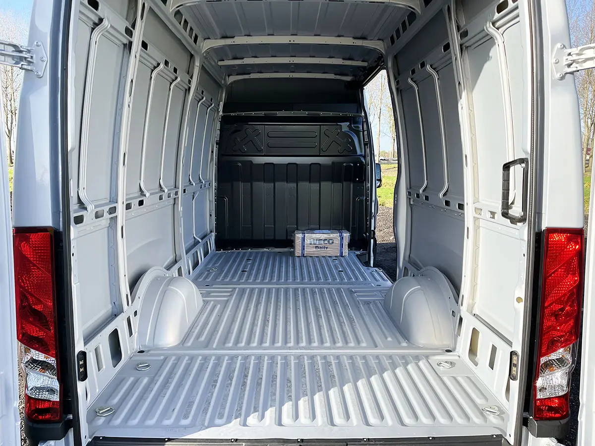 Iveco Daily 35S16V 4x2 Closed Van 12