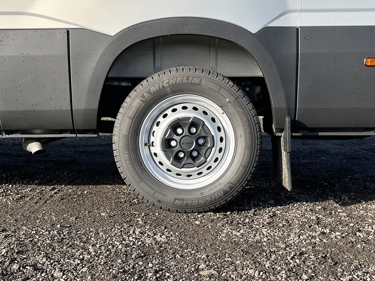 Iveco Daily 35S16V 4x2 Closed Van 15