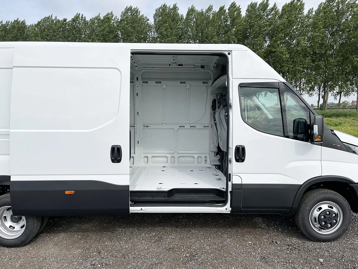 Iveco Daily 50C15V 4x2 Closed Van 12