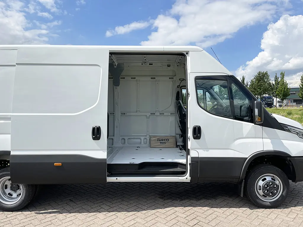 Iveco Daily 50C18HV 4x2 Closed Van 11