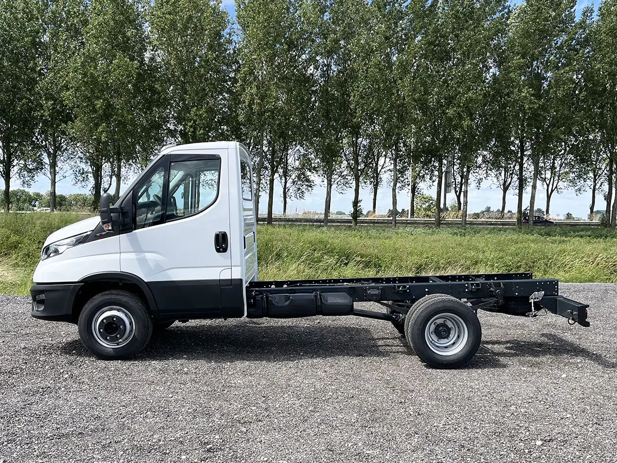 Iveco Daily 70C15-3450 4x2 Chassis Cabin 2