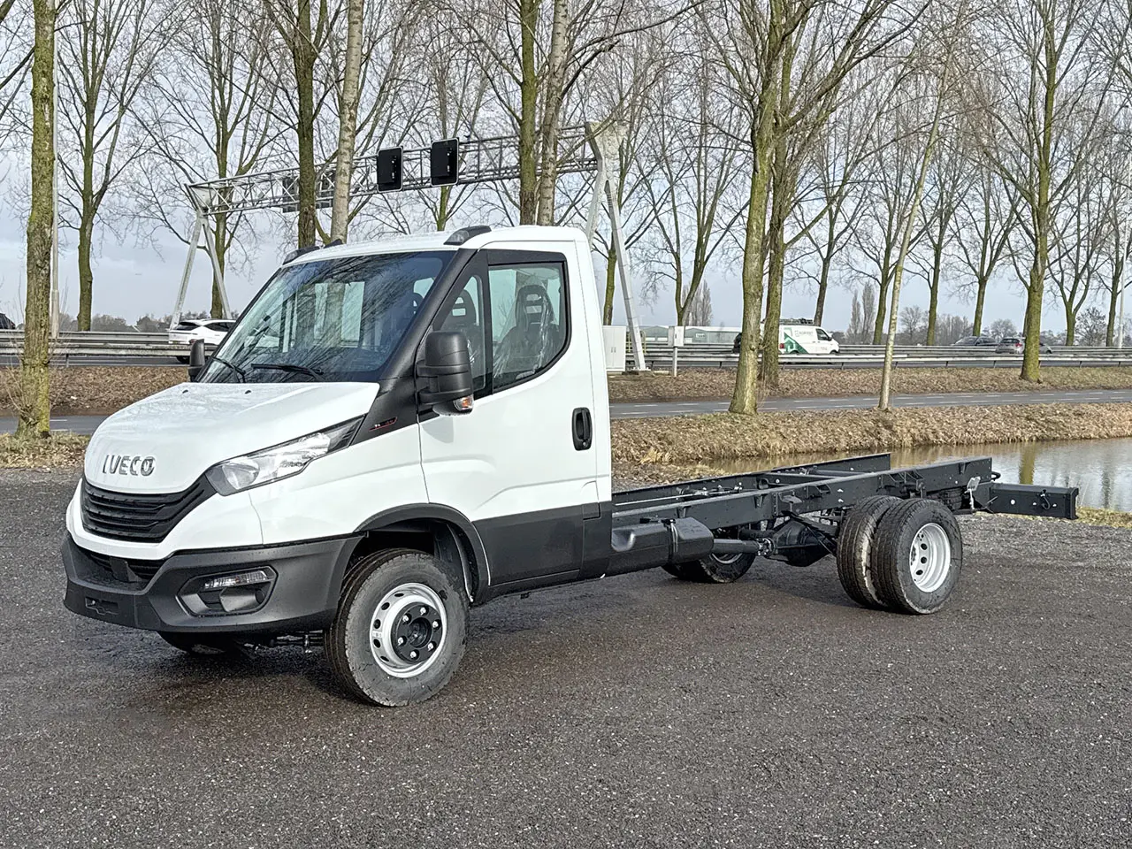 Iveco Daily 70C15-4100 E3 MY Chassis Cabin 4x2 1