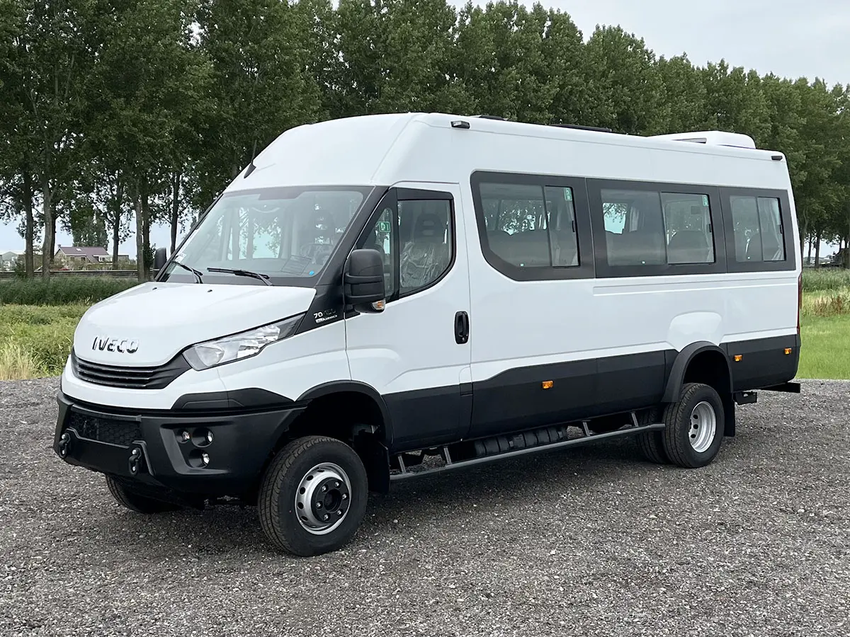 Iveco Daily 70C15VWX 4x4 Midi Bus 1